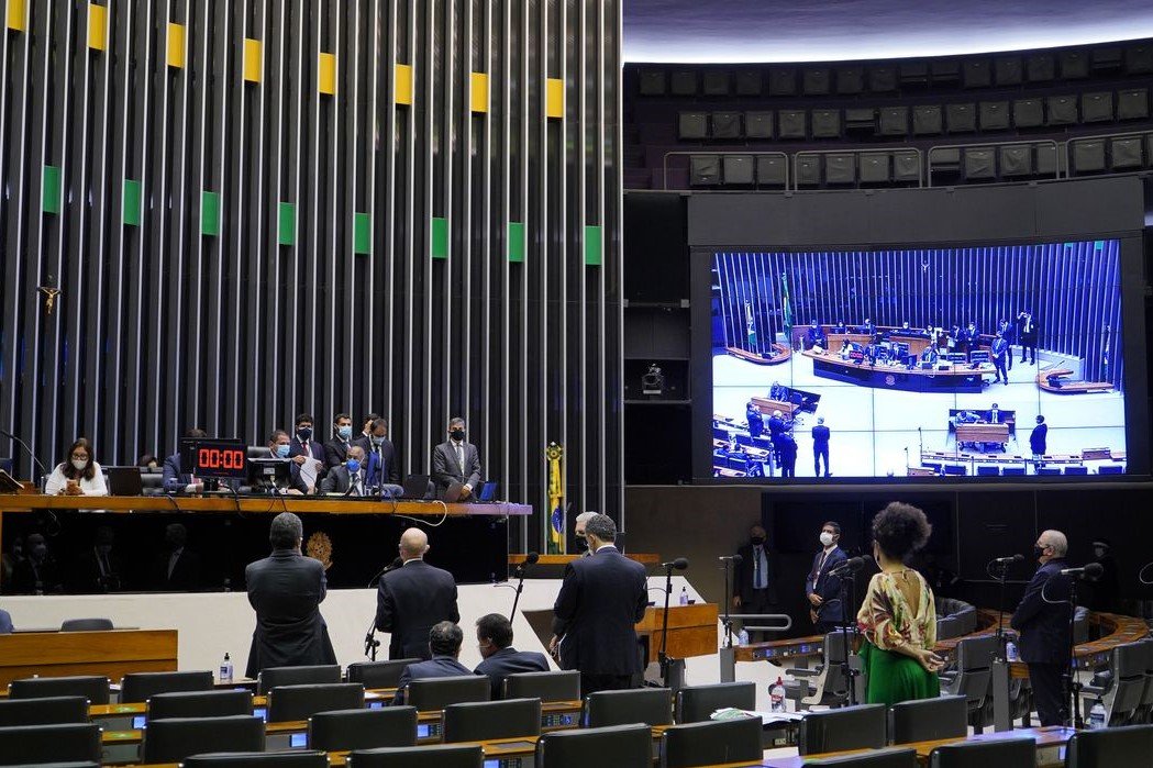 Política: Câmara aprova MP que cria Programa Internet Brasil