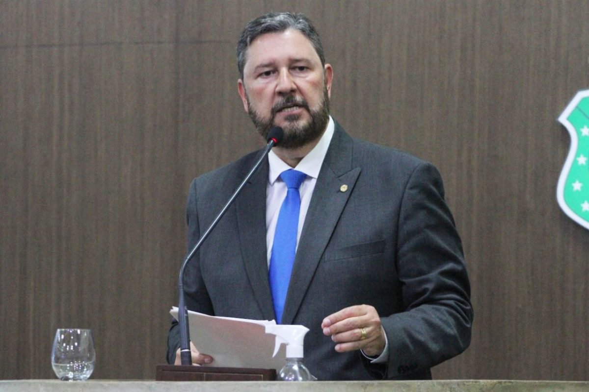 Civilidade Digital: Deputado quer levar discussão sobre uso das redes sociais para a rede pública de ensino no Ceará