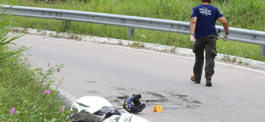 Crime Banal: Dois agentes da Polícia Rodoviária são mortos ao tentar imobilizar andarilho