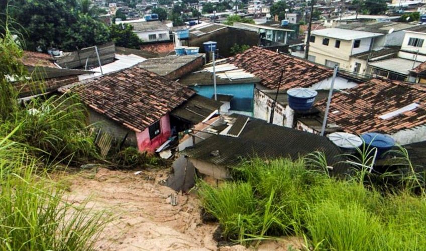 Chuvas em Pernambuco: Prefeitura do Recife suspende festejos juninos e libera R$ 15 milhões para apoio às famílias