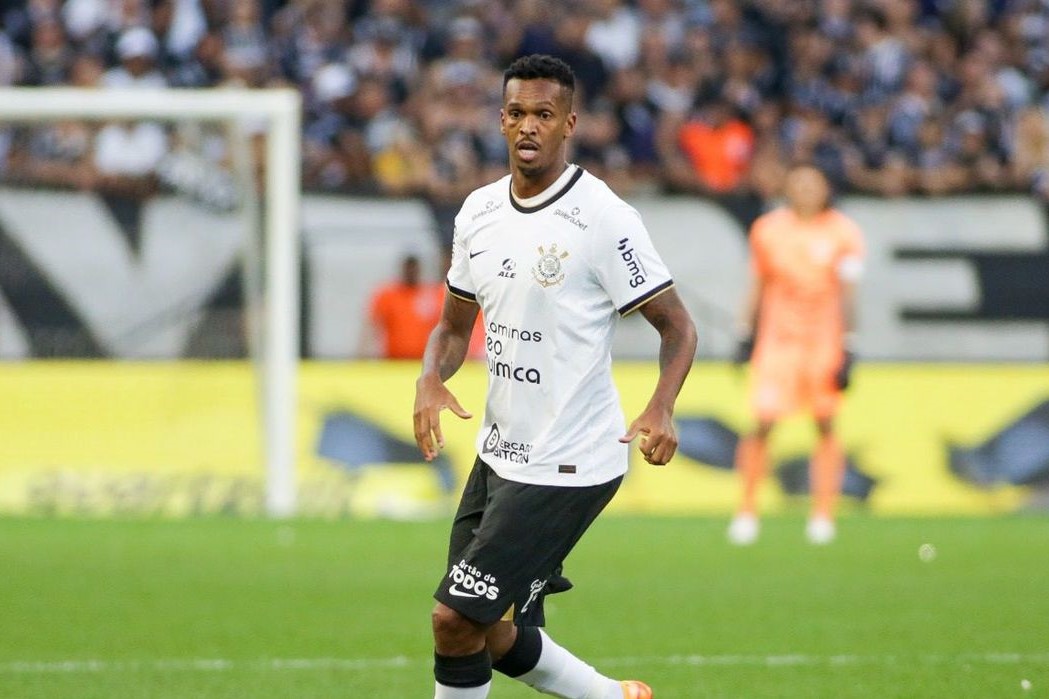 Futebol: Corinthians bate Fortaleza dentro de casa com gol contra