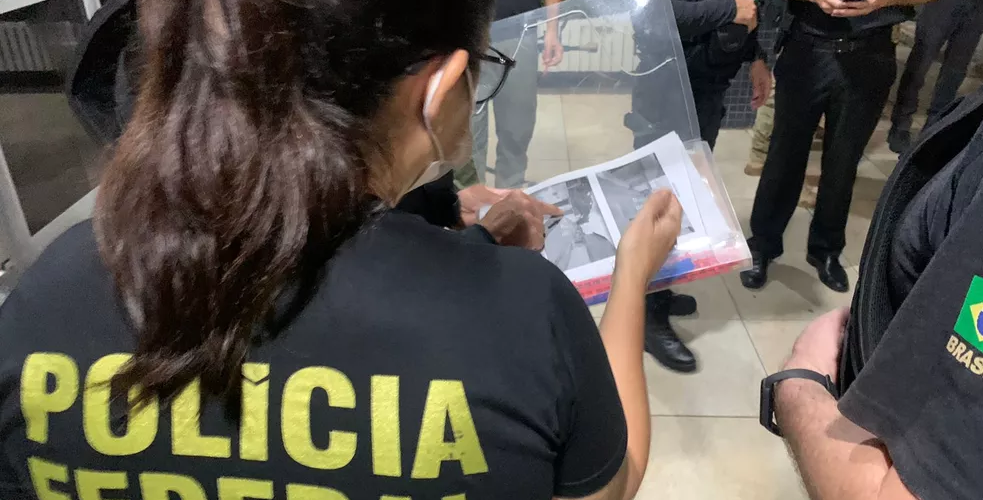 Buscas: Agentes realizam caçada a estelionatário que fugiu algemado da sede da Polícia Federal no Ceará