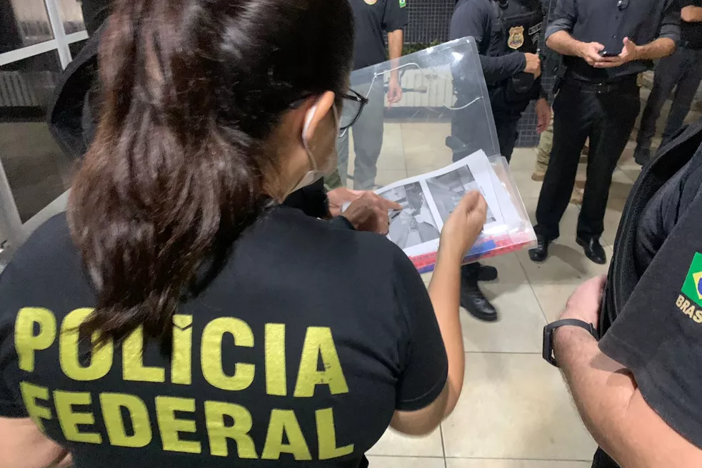 Buscas: Agentes realizam caçada a estelionatário que fugiu algemado da sede da Polícia Federal no Ceará