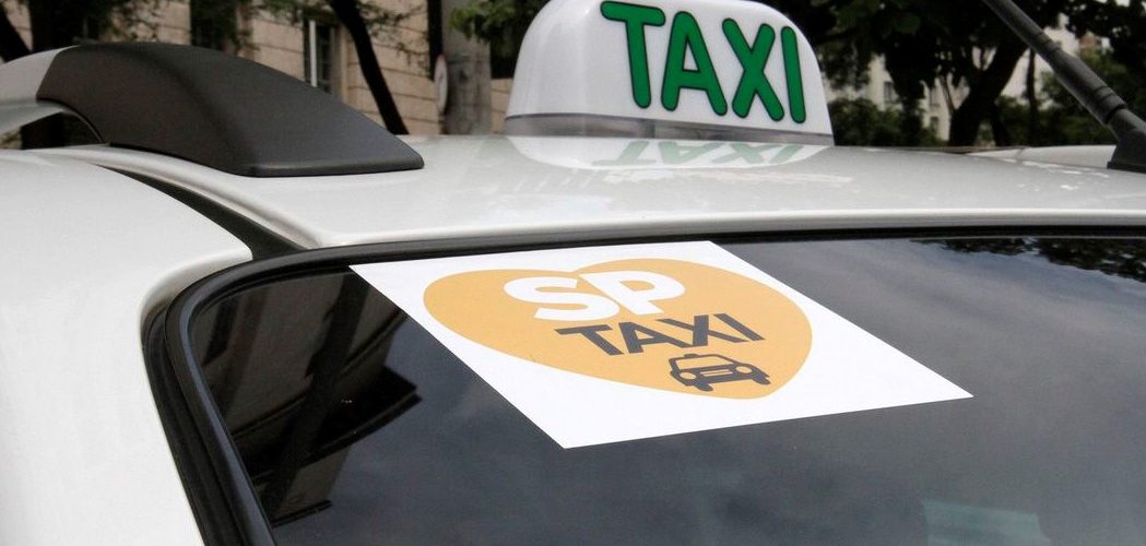 Covid-19: Capital paulista desobriga uso de máscaras em táxis e carros de app