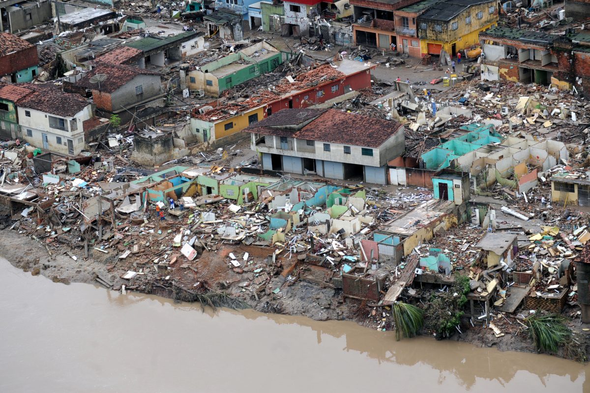 Dependentes de mortos por chuvas terão pensão vitalícia |Foto: ANTONIO CRUZ-ABR