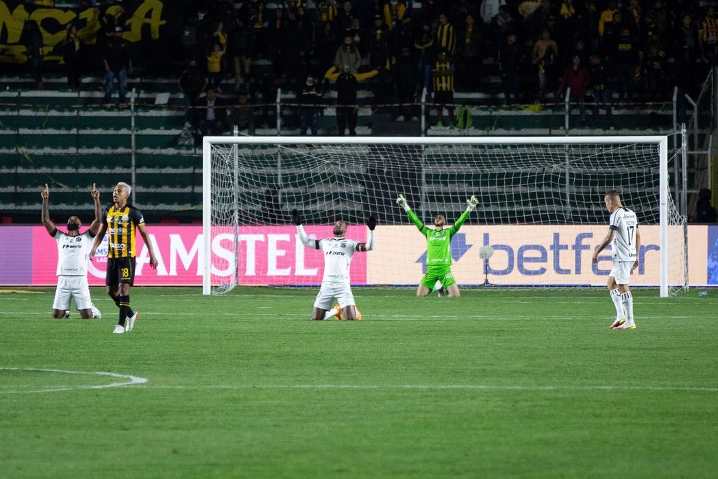 Futebol: Ceará arranca vitória sobre o Strongest na altitude de La Paz