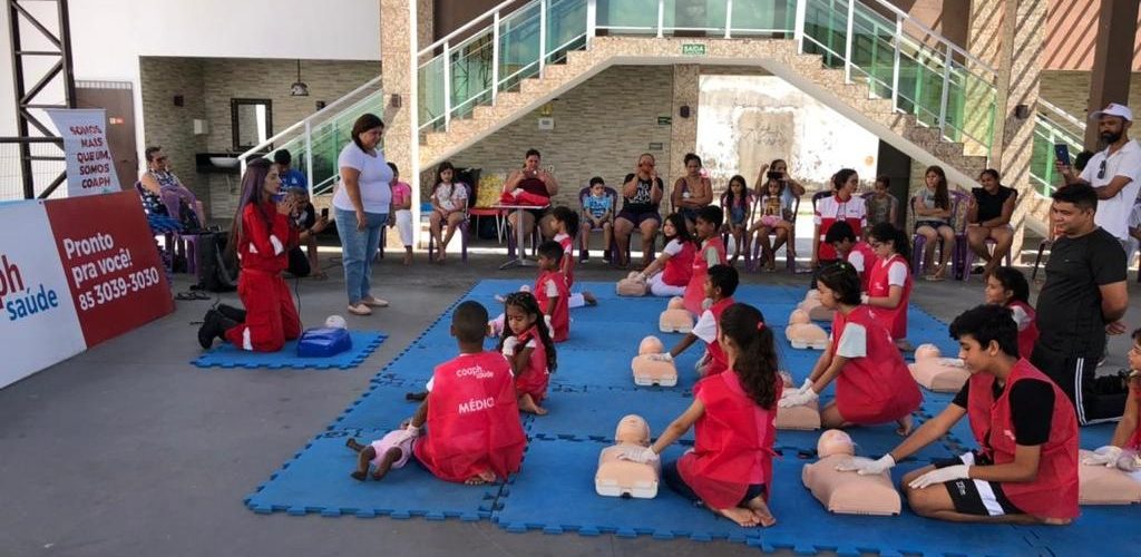 Ação social: Grupo Coaph Saúde realiza treinamento de primeiros socorros para crianças carentes do bairro Genibaú