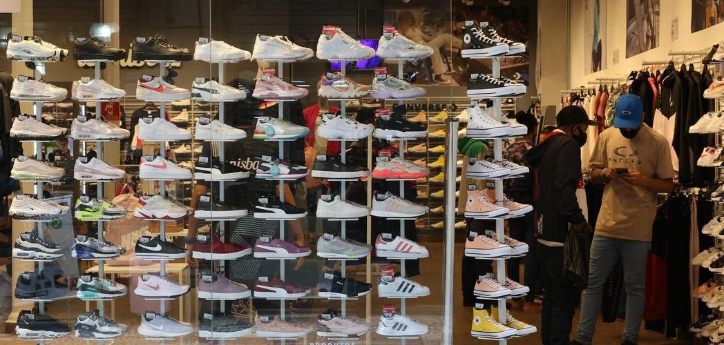 Economia: Confiança do comércio tem maior nível desde março de 2020, diz CNC