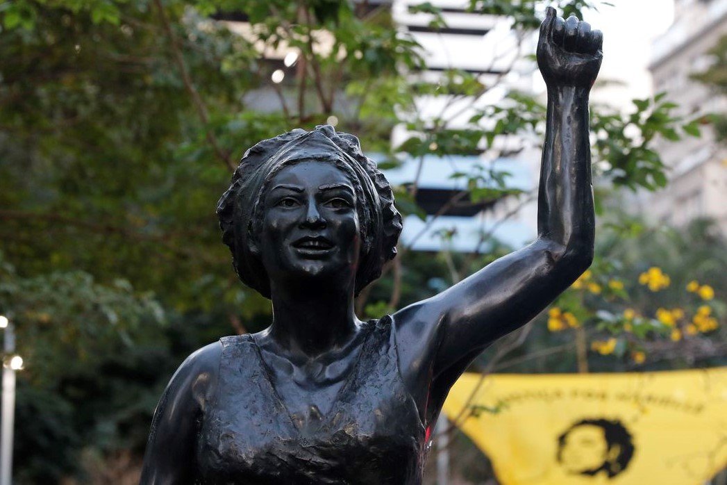 Homenagem: Marielle Franco ganha estátua no centro do Rio de Janeiro