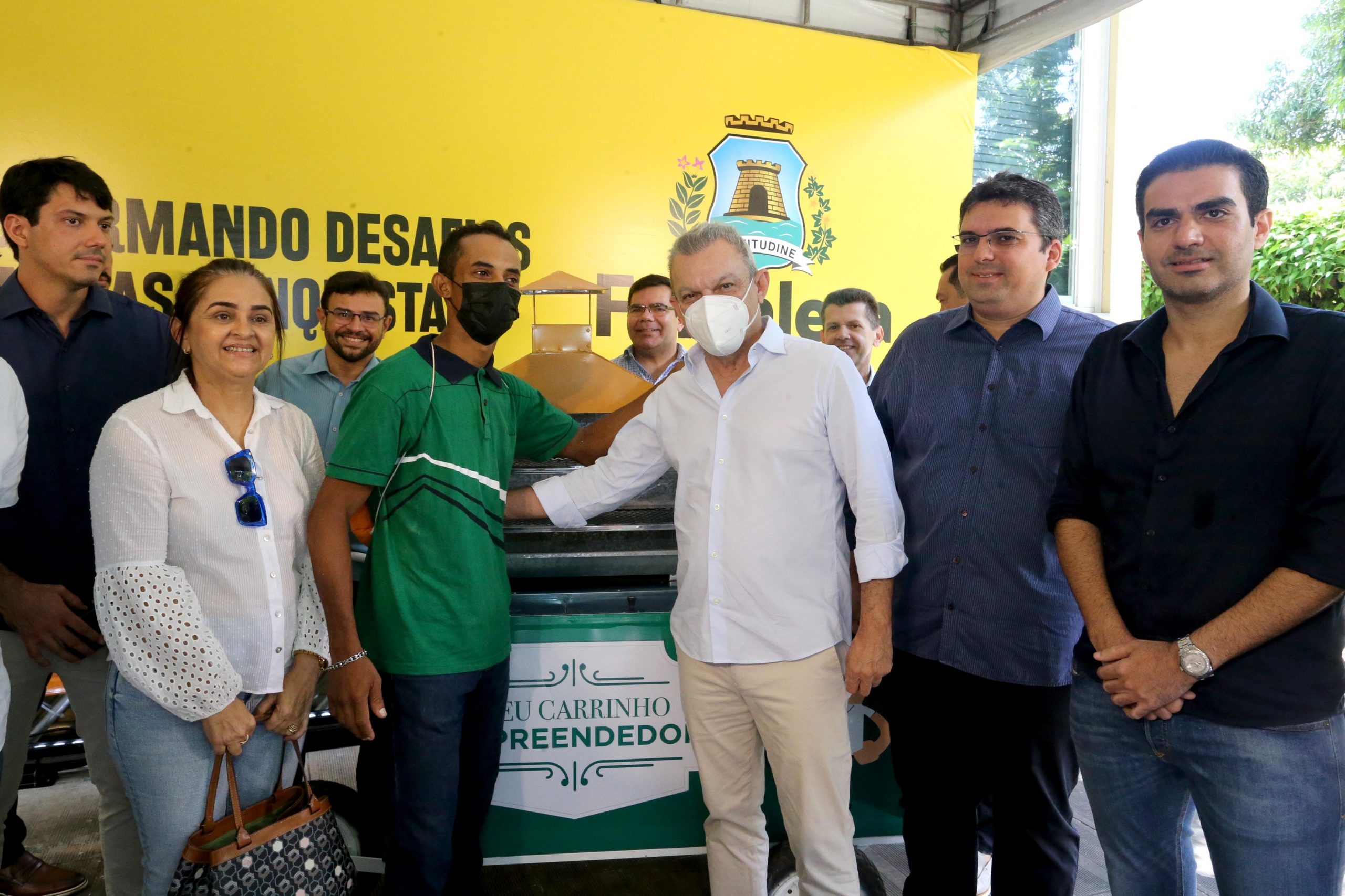 Empreendedorismo: Prefeitura de Fortaleza inicia entrega de carrinhos de churrasco que funcionarão em espaços revitalizados