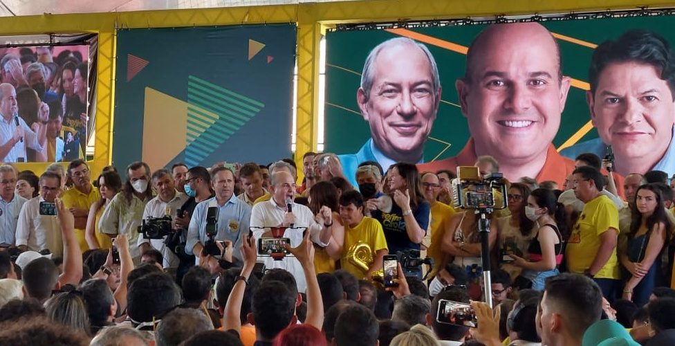 Política: PDT lança candidatura de Roberto Cláudio ao Governo do Ceará com apoio de lideranças partidárias