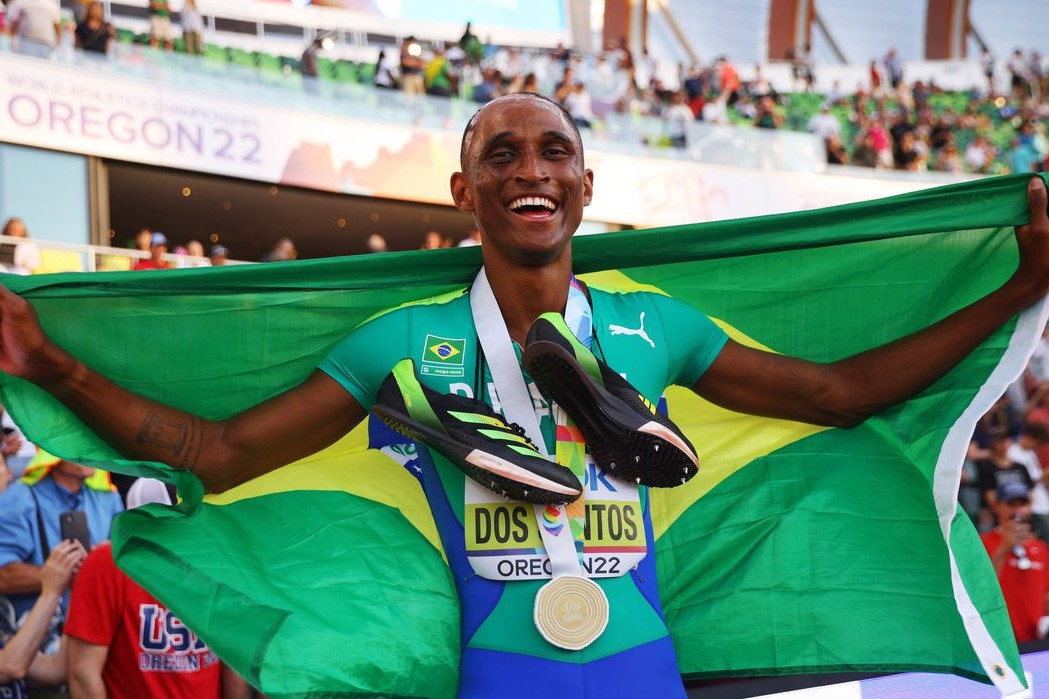 Atletismo Alison Dos Santos é Campeão Mundial Nos 400 Metros Com Barreiras Invicto Na Temporada