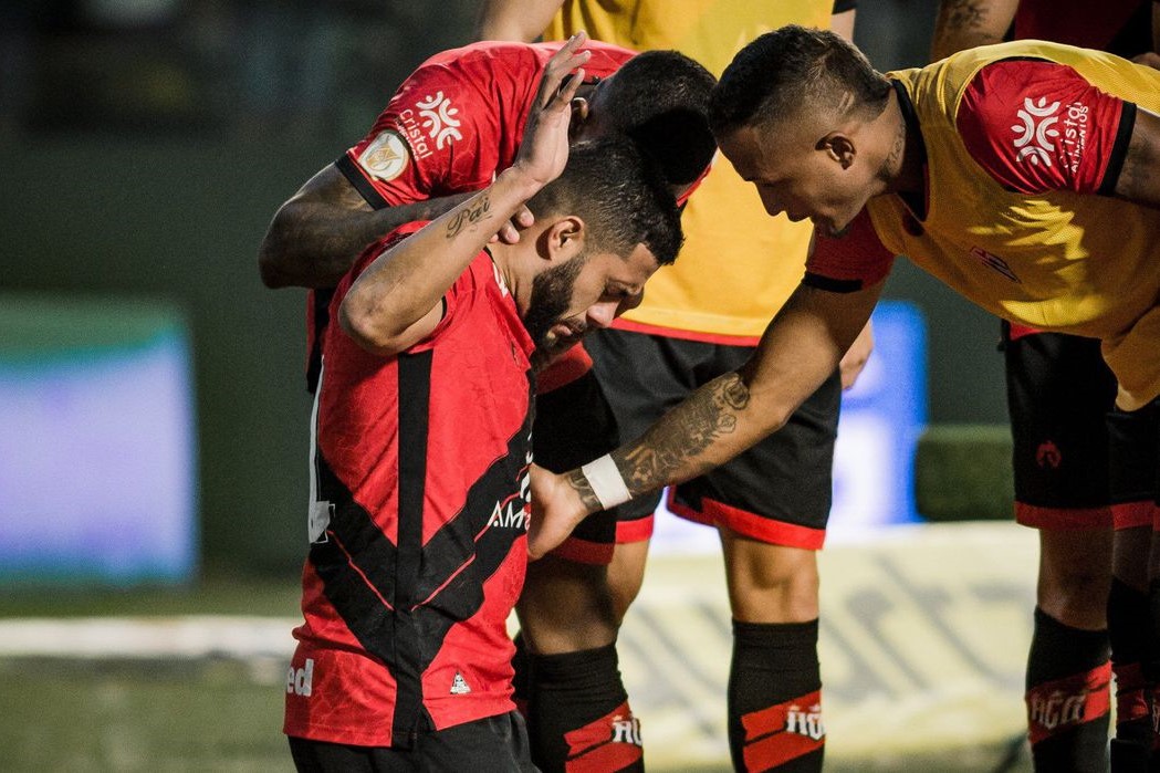 Copa do Brasil: Atlético-GO derrota Goiás e se garante nas quartas