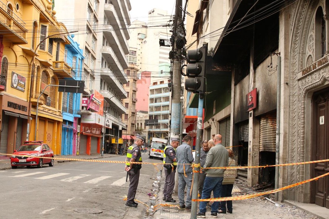 São Paulo: Vistoria descarta risco iminente em prédio incendiado na 25 de março