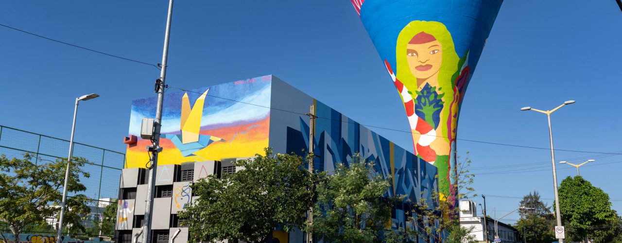 Foram 43 latas de 16 litros e 19 galões de 3,2 litros utilizados. | Foto: Divulgação