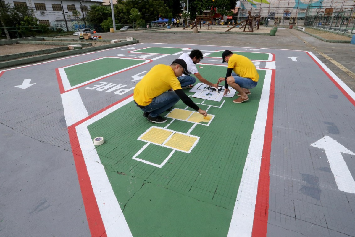 Espaços ociosos da malha viária são transformados em áreas convidativas e seguras à circulação de pedestres | Foto: Marcos Moura