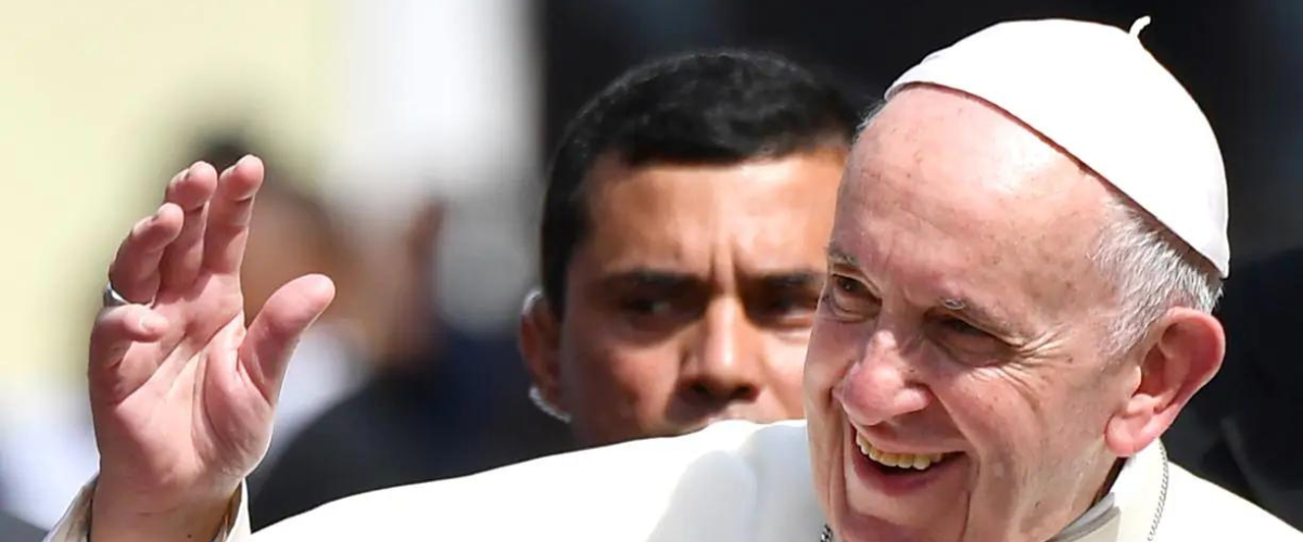 Além do Pontífice, o bispo da Diocese de Crato, dom Magnus Henrique Lopes, e o cardeal Pietro Parolin, secretário de estado do Vaticano, estão na lista dos condecorados. |Foto: Alberto Pizzoli/AFP