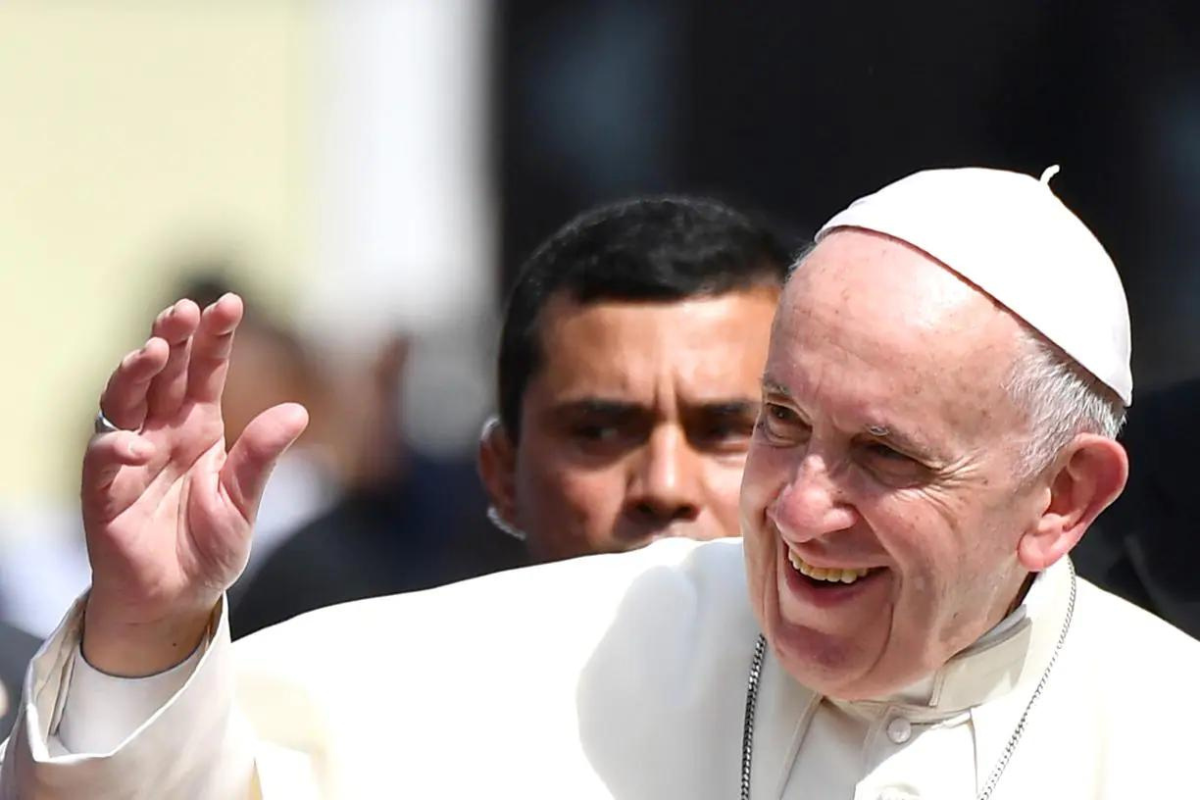 Além do Pontífice, o bispo da Diocese de Crato, dom Magnus Henrique Lopes, e o cardeal Pietro Parolin, secretário de estado do Vaticano, estão na lista dos condecorados. |Foto: Alberto Pizzoli/AFP