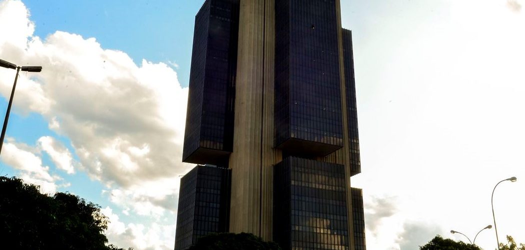 Economia: Copom eleva juros básicos da economia para 13,75% ao ano