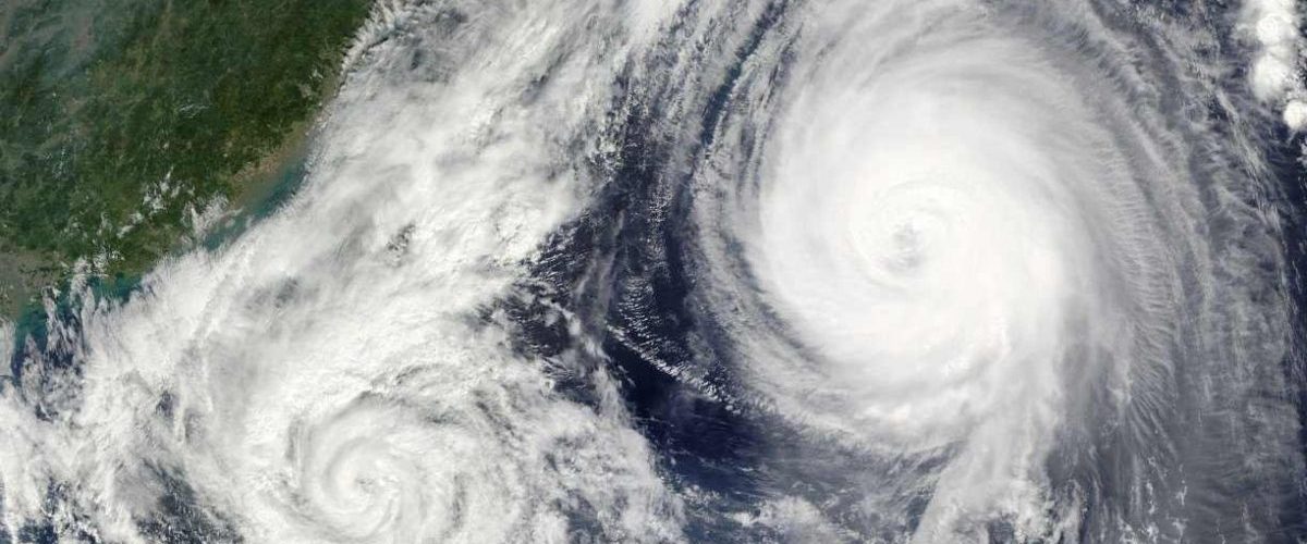 Os ventos provocaram quedas de árvores, chuva, engarrafamento e ressaca do mar, causando transtornos à rotina do carioca. | Foto: Reprodução