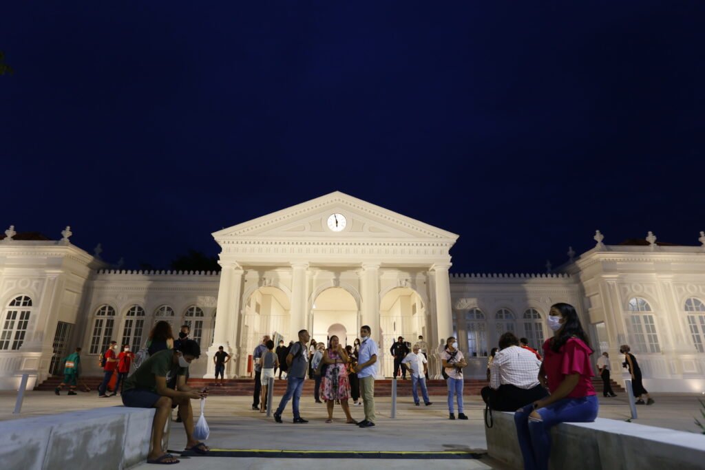 Obrigatória a apresentação do comprovante de vacina contra a Covid-19 e recomendado o uso de máscara de proteção facial conforme decreto estadual vigente| Foto: Tatiana Fortes / Governo do Ceará