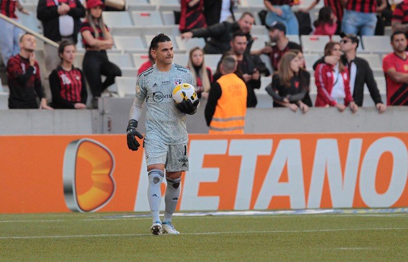 Arqueiro estreou contra o Athlético-PR . | Foto: Rubens Chiri