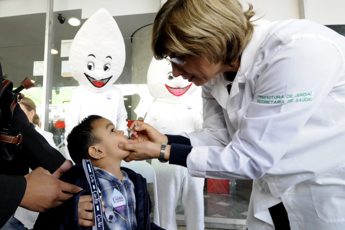 Simultaneamente, acontecerá também a Multivacinação para Atualização da Caderneta de menores de 15 anos de idade. | Foto: Divulgação