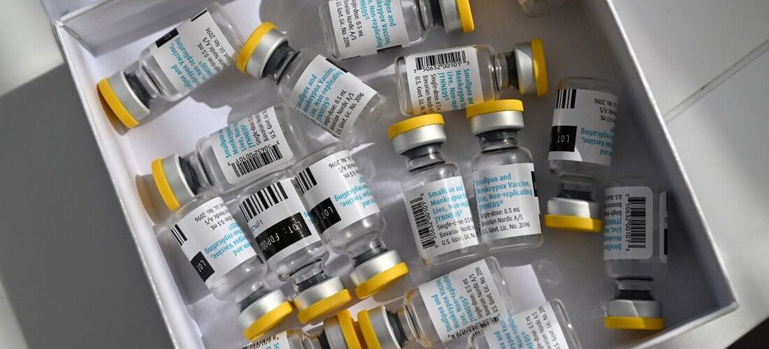 Saúde: Vacina contra a varíola dos macacos deve chegar ao Brasil este mês