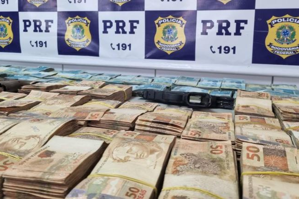 Suspeito foi preso em flagrante pelo crime de porte de munição de uso restrito e foi encaminhado para a Delegacia Regional de Icó. | Foto: Divulgação/PRF