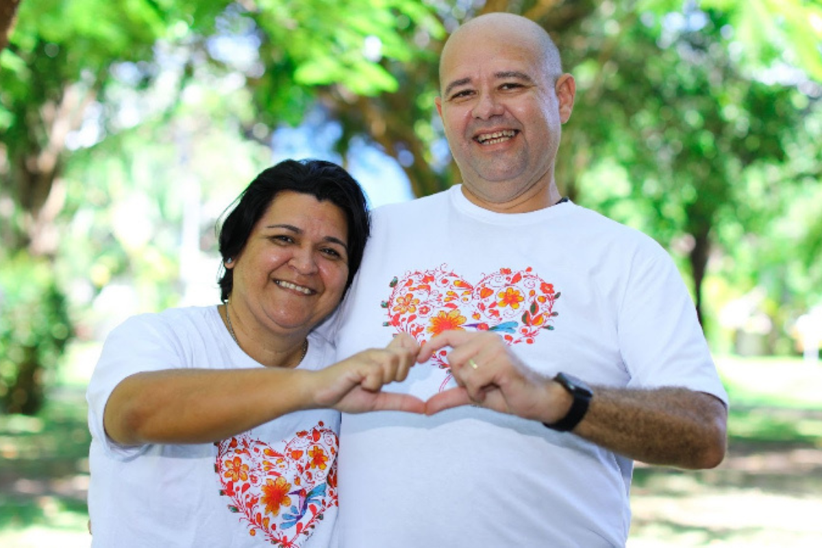 Diógenes e sua esposa Marcela celebram a oportunidade de uma nova vida em razão da solidariedade de quem decidiu ser doador | Foto: Ares Soares