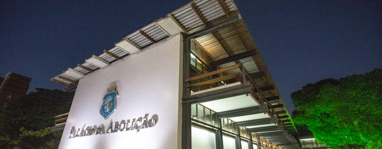 Liminar: Justiça proíbe que Governo do Ceará realize transferências financeiras para 5 municípios