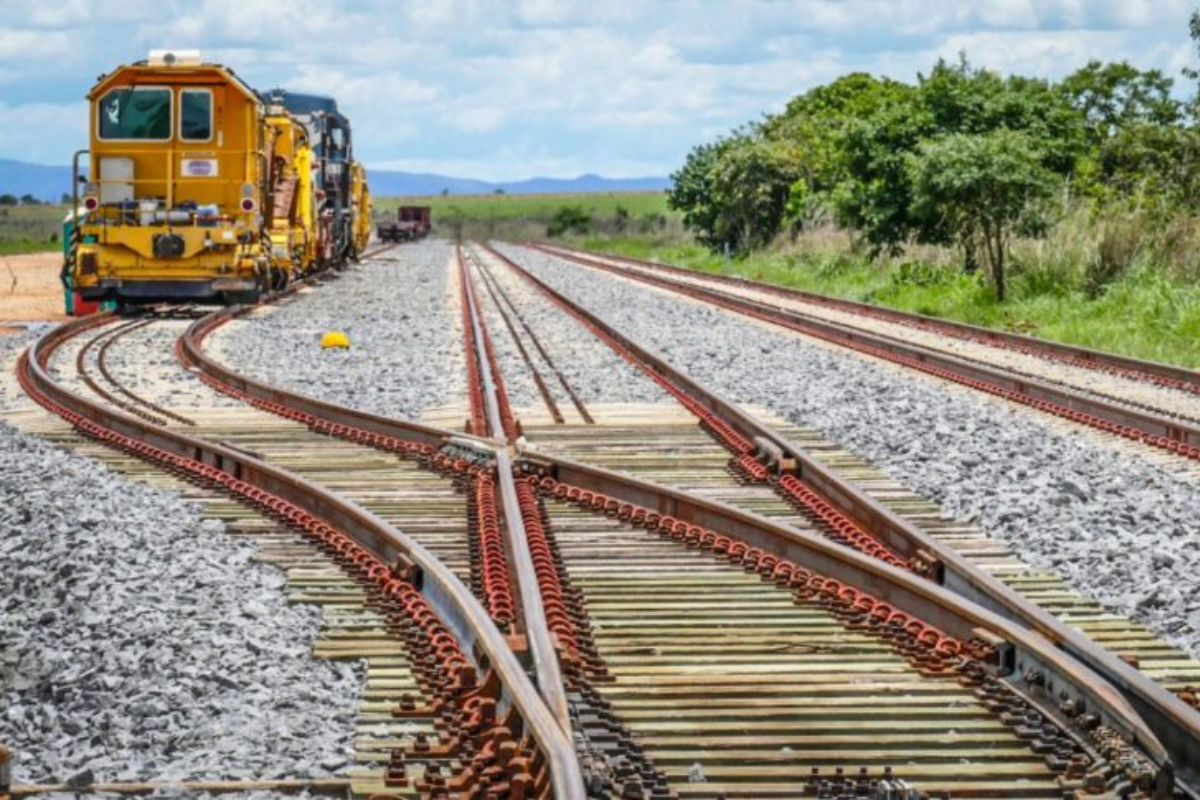 A maior parte prefere a ferrovia. | Foto; Governo Federal