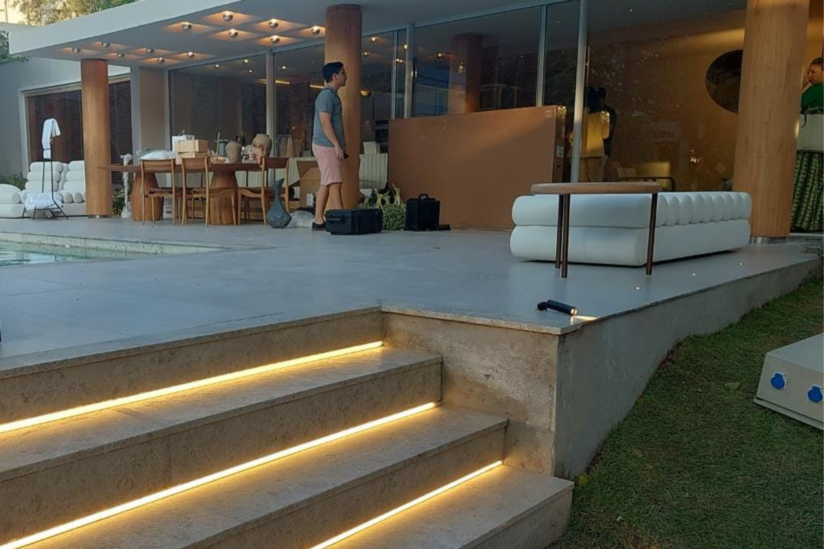 Esse ano, o tema da CASACOR é “Infinito Particular” uma reflexão sobre casas com histórias, representando um refúgio biográfico. | Foto: Hermann Hesse/ Portal Terra da Luz