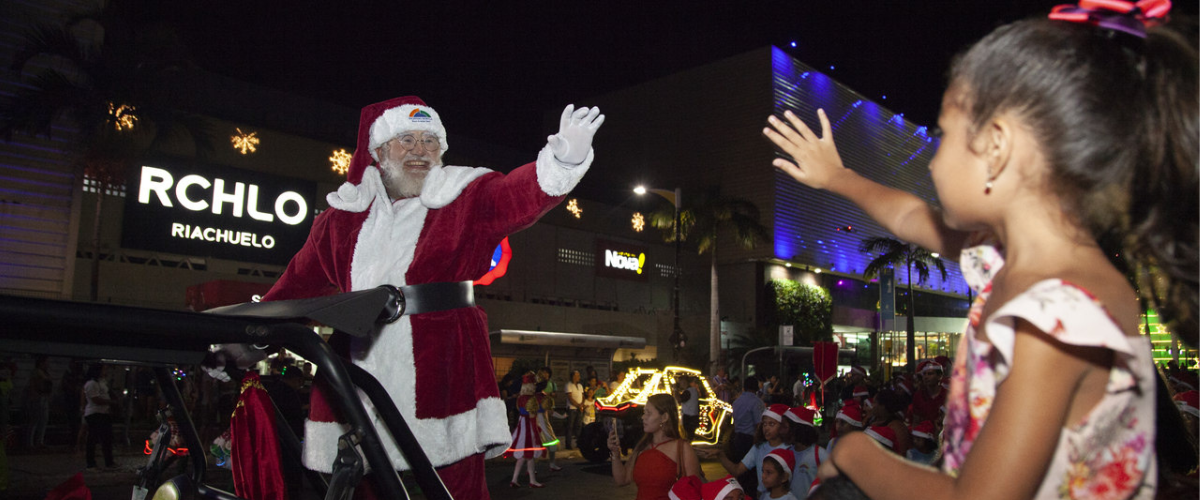 No dia da inauguração, o Papai Noel estará atendendo crianças no piso térreo. | Foto: Divulgação Shopping Benfica