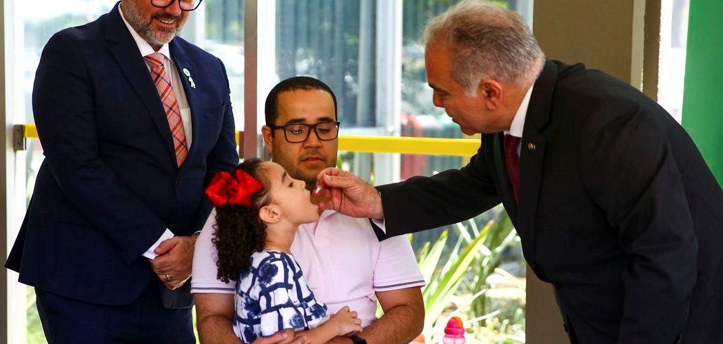 Saúde: Ministro faz novo apelo para vacinação de crianças contra a pólio