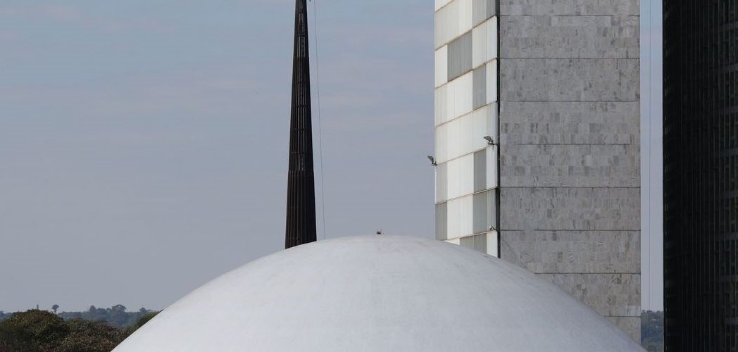 Economia: Senado aprova realocação de verba para piso da enfermagem