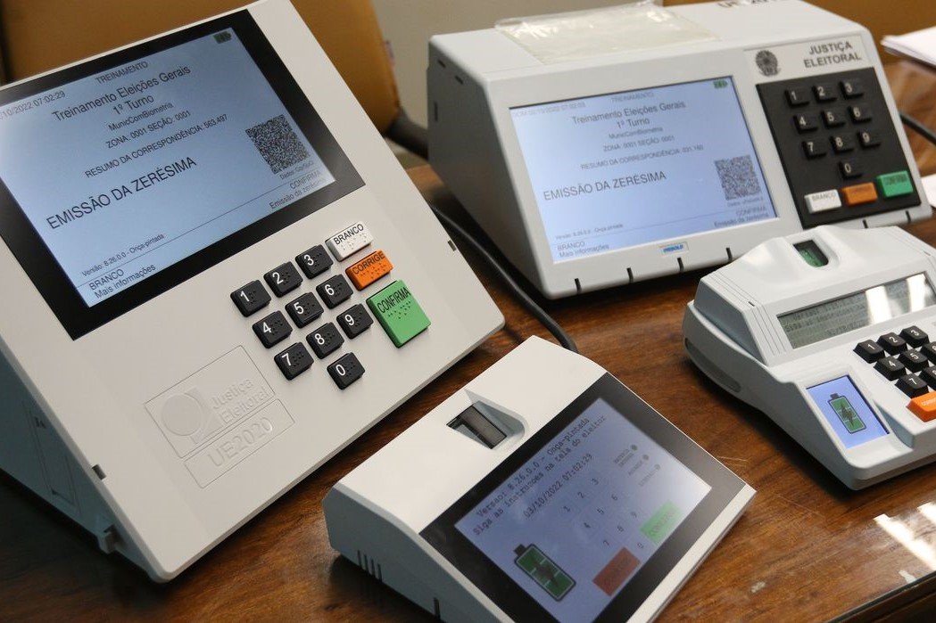 O eleitor sem registro biométrico poderá se identificar com apresentação de um documento válido