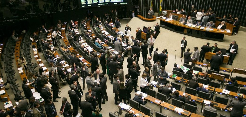 Política: Emendas de bancada e comissões ao Orçamento ultrapassam R$ 234 bilhões