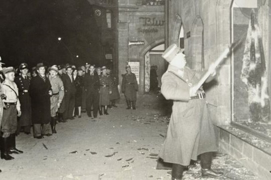 Noite dos Cristais: Fotos inéditas mostram horror de ataque nazista a judeus em 1938