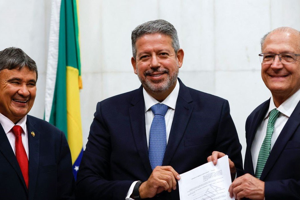 Política: Equipe de transição propõe excluir R$ 175 bilhões do teto de gastos