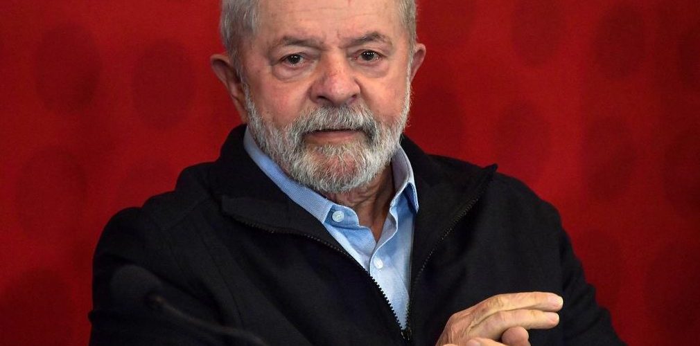 Tratamento: Lula faz procedimento para retirar lesão na laringe e já está de alta