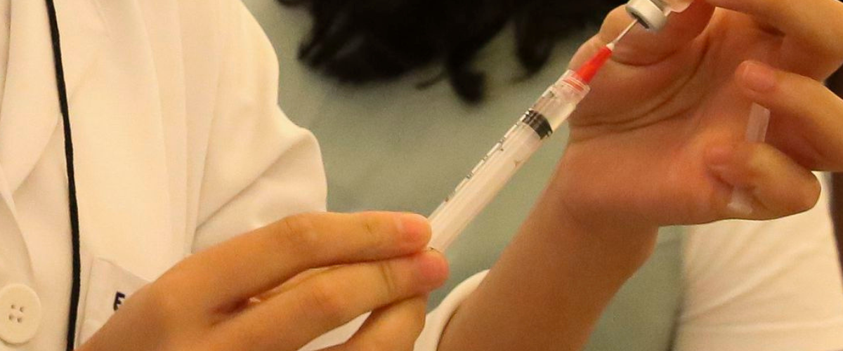 De acordo com Ministério da Saúde, 32,8 milhões de pessoas poderiam ter recebido a segunda dose de reforço contra a doença, mas ainda não se vacinaram. | Foto: Rovena Rosa/ Agência Brasil