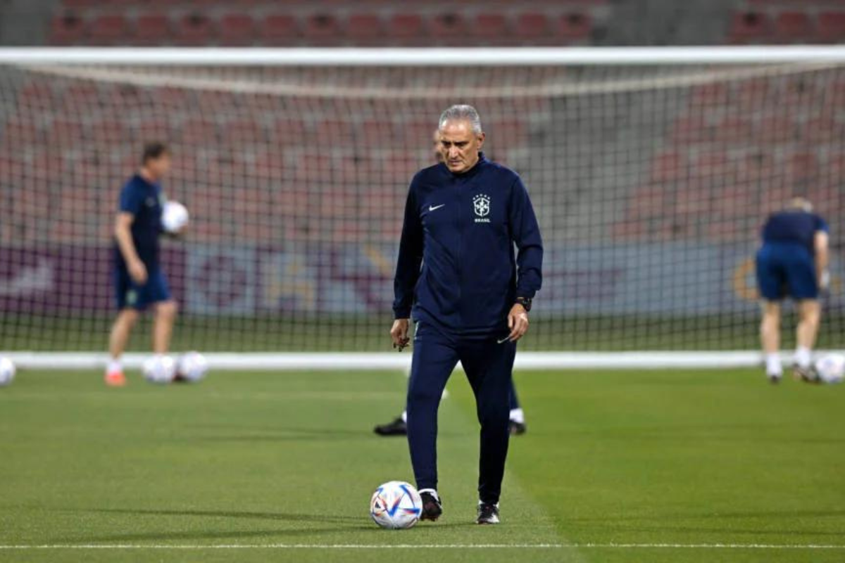 Tite já tem uma escalação definida para a estreia. | Foto: Nelson Almeida/AFP