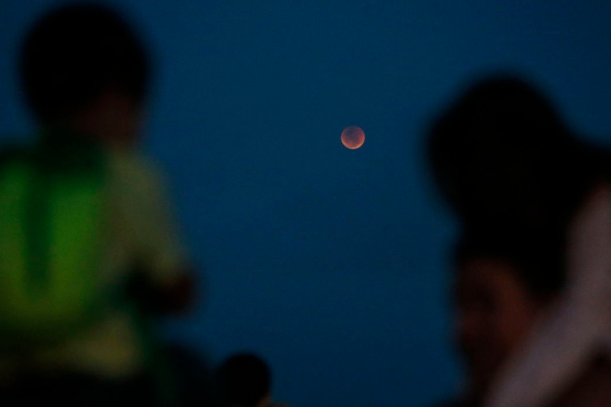 Apenas observadores que vivem na parte mais a oeste do país conseguirão ver o eclipse parcial, com a Lua já se pondo. | Foto: Fernando Frazão/ Agência Brasil