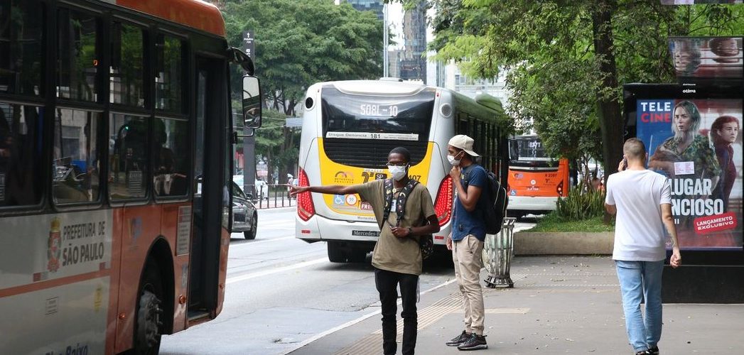 Saúde: Uso de máscara volta a ser obrigatório no transporte público de SP