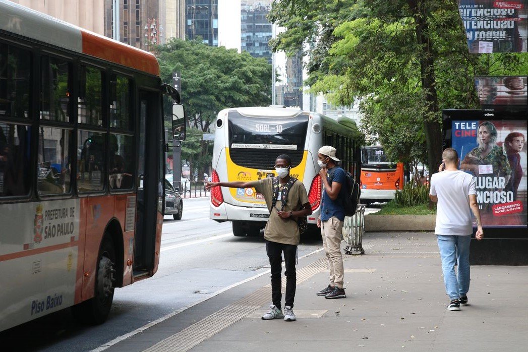 Saúde: Uso de máscara volta a ser obrigatório no transporte público de SP