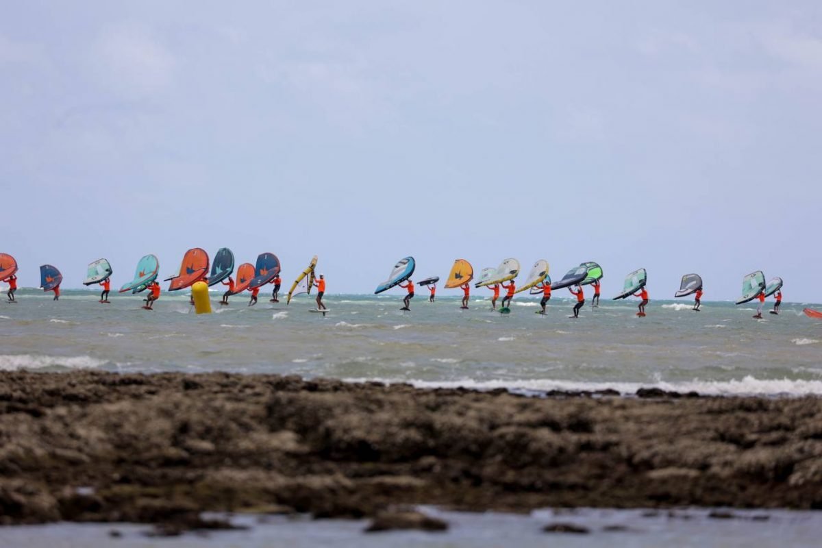 Esporte: Copa Kitley the Worlds atrai atletas de mais de 20 países à praia da Taíba (CE)