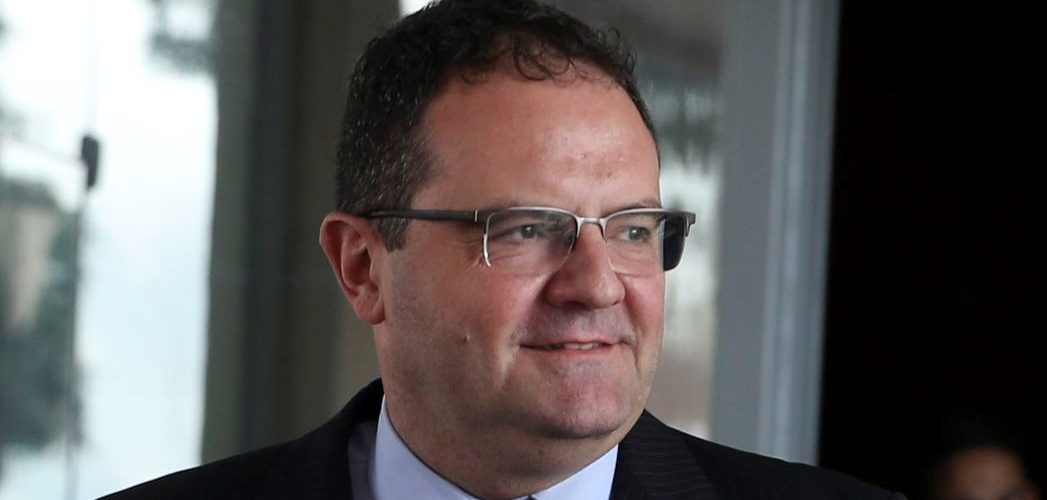 Transição: Ministro da Economia oferece equipe para transição, diz Barbosa