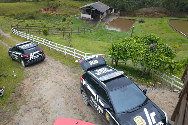 Racismo: Polícia prende oito neonazistas que participavam de encontro em Santa Catarina