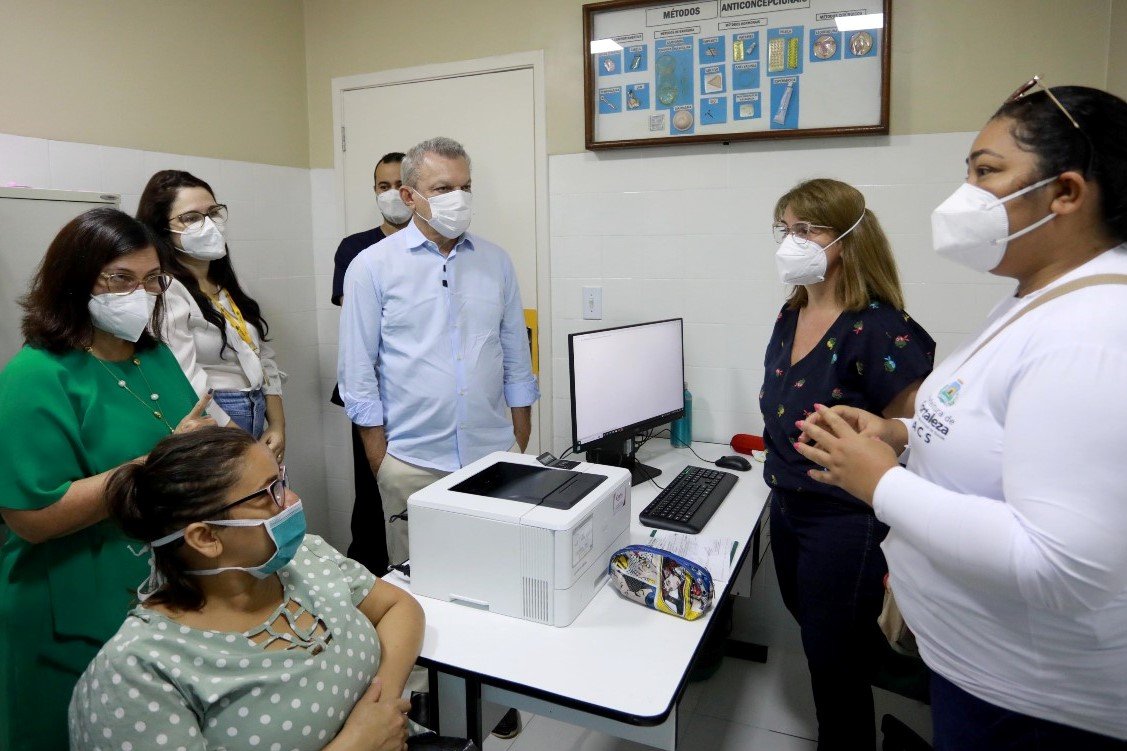 Saúde: Prefeito José Sarto entrega requalificação do Posto de Saúde Vicentina Campos, em Fortaleza